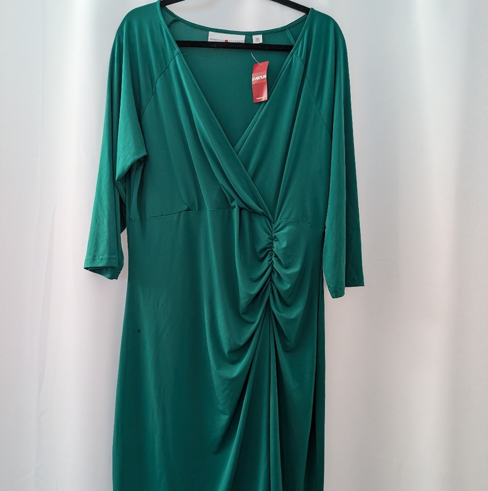 Green dress 3/4 sleeve knee length